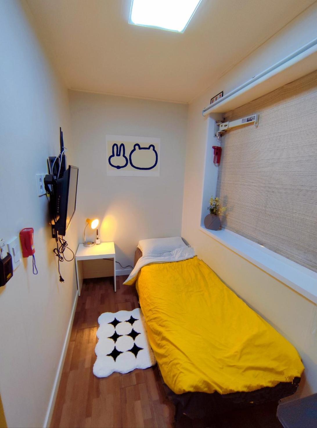 24 Guesthouse Sinchon Avenue Сеул Екстериор снимка