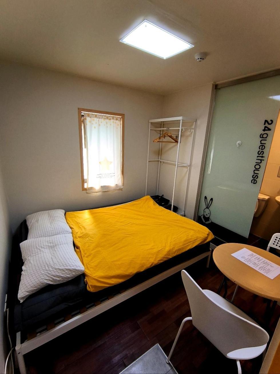 24 Guesthouse Sinchon Avenue Сеул Екстериор снимка