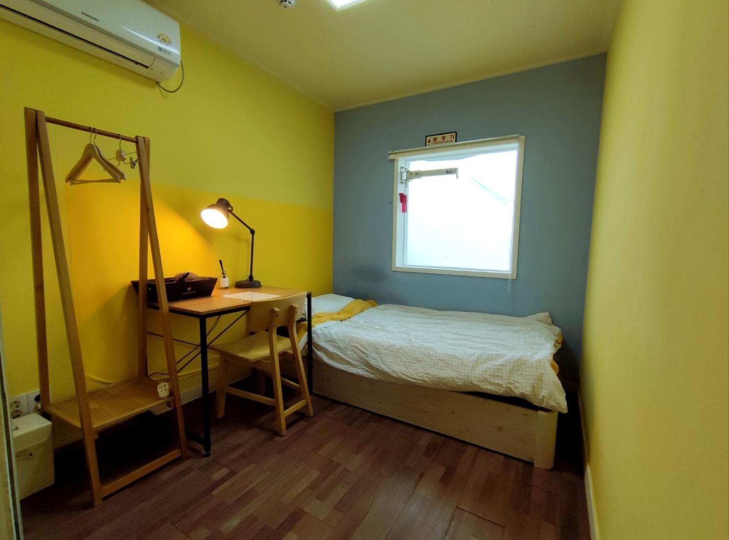 24 Guesthouse Sinchon Avenue Сеул Екстериор снимка