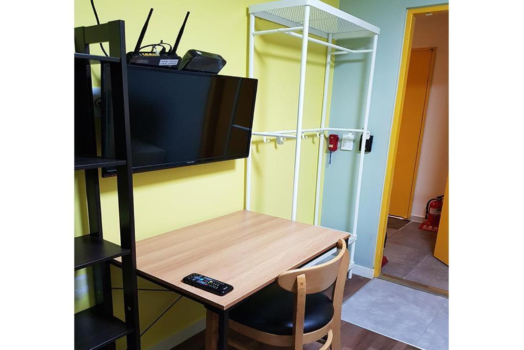 24 Guesthouse Sinchon Avenue Сеул Екстериор снимка