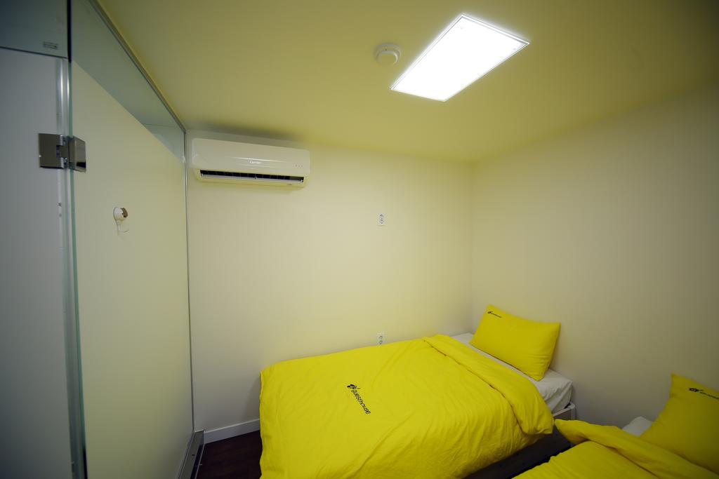 24 Guesthouse Sinchon Avenue Сеул Екстериор снимка