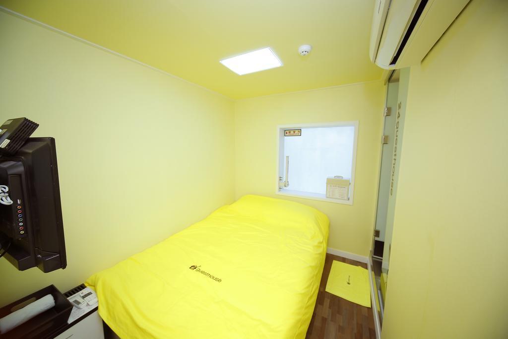 24 Guesthouse Sinchon Avenue Сеул Стая снимка