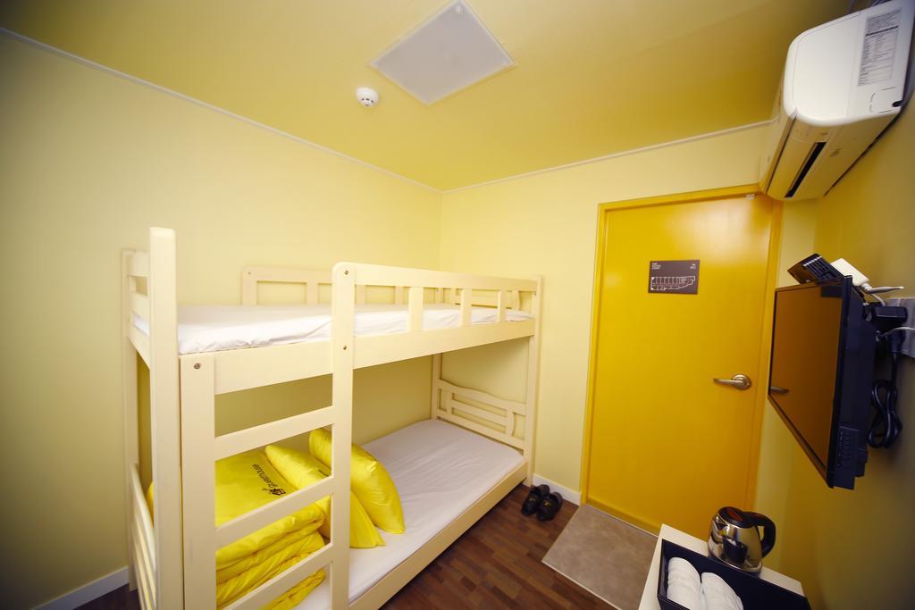 24 Guesthouse Sinchon Avenue Сеул Стая снимка